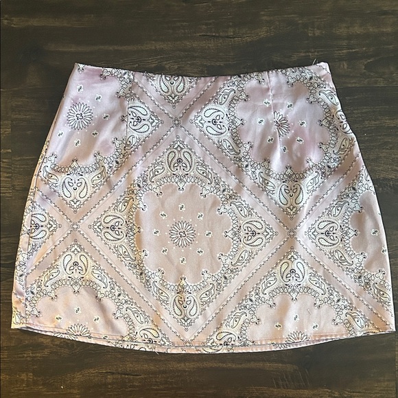 Forever 21 Dresses & Skirts - Forever 21 Light Pink Patterned Mini Skirt
